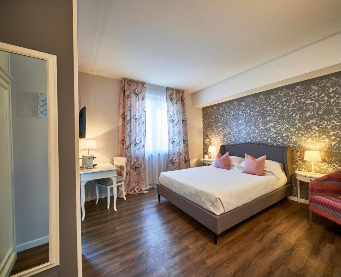 Hotel Clodia - Adults Only Σιρμιόνε Εξωτερικό φωτογραφία