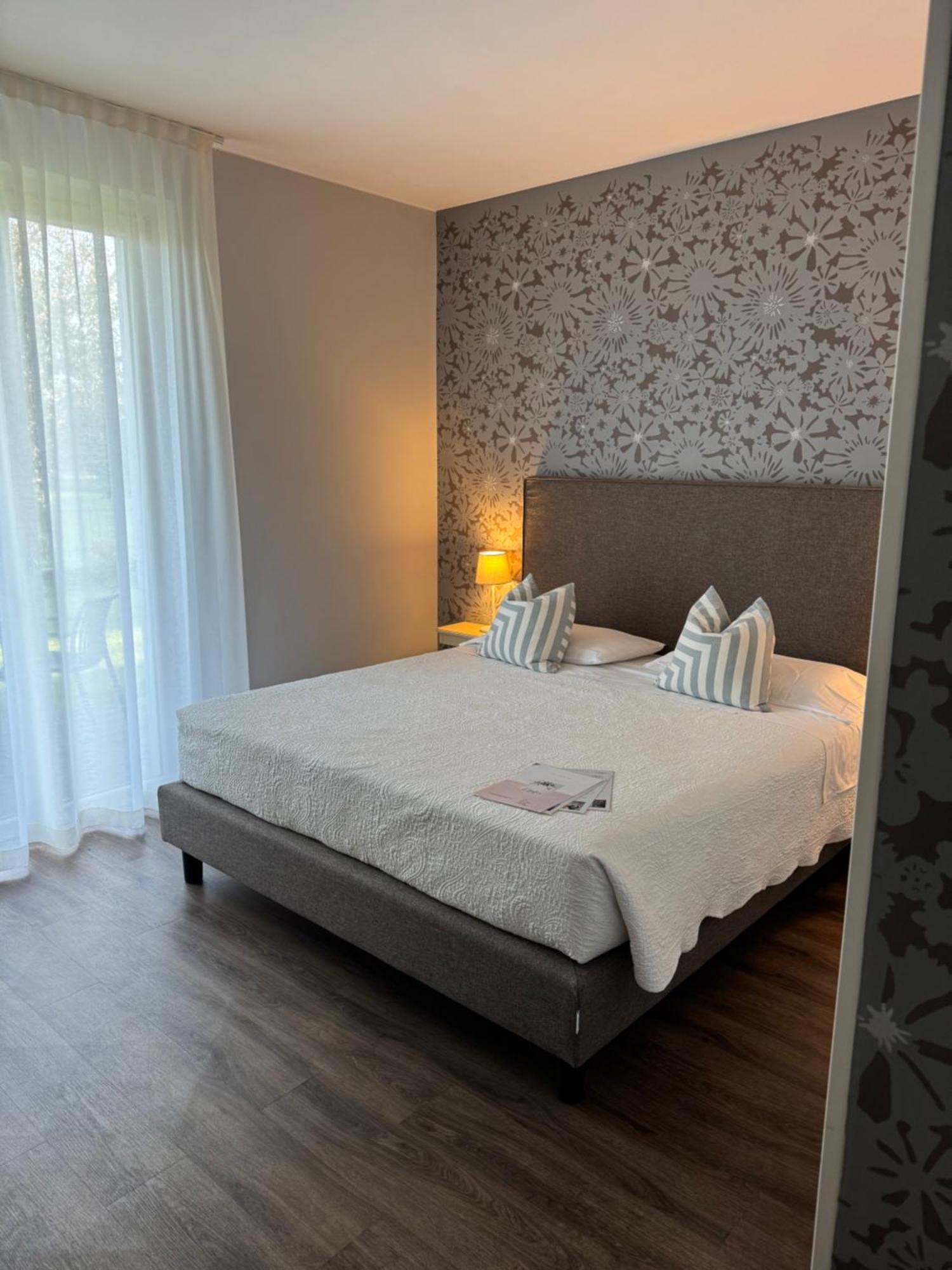 Hotel Clodia - Adults Only Σιρμιόνε Εξωτερικό φωτογραφία